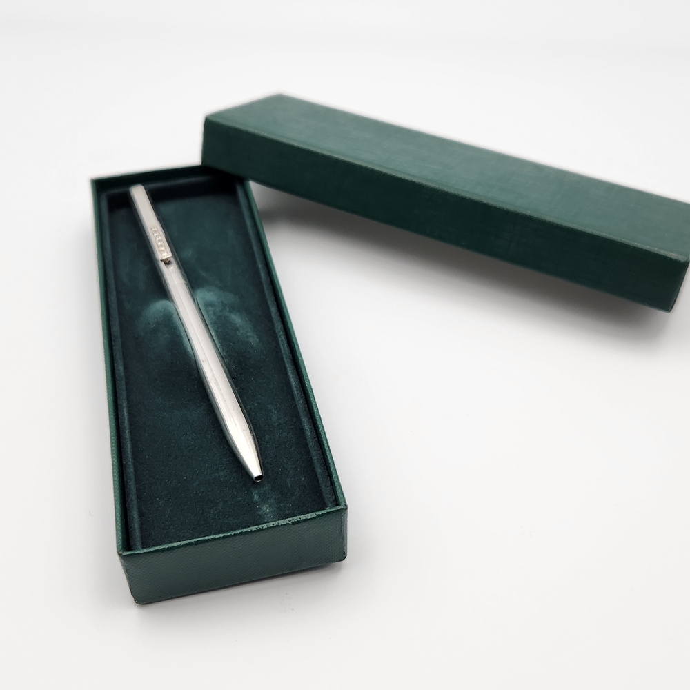 Sleek Green Rectangular Box - image 2